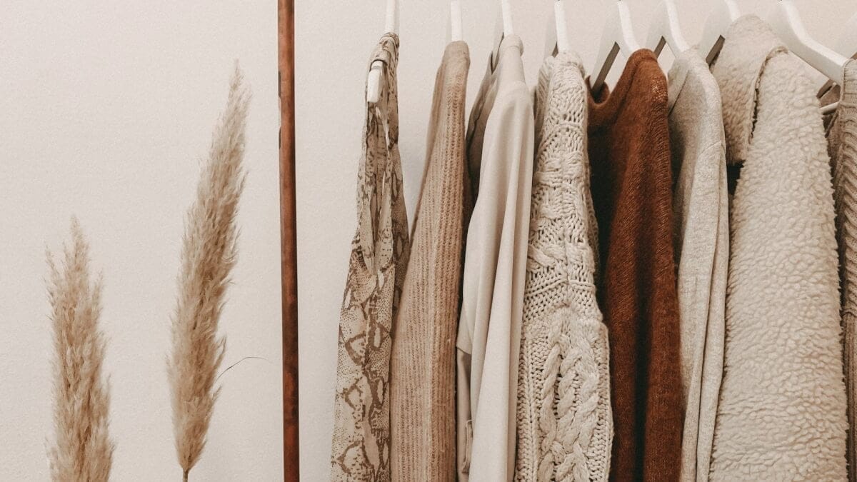 Dammode och kostymer för kvinnor: En tidlös elegans